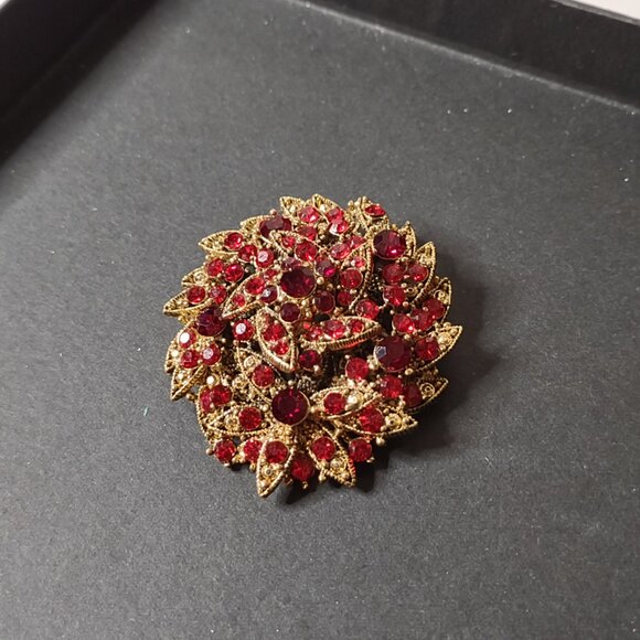 Very Pretty Red And Gold Tone Brooch - Picture 2 of 11